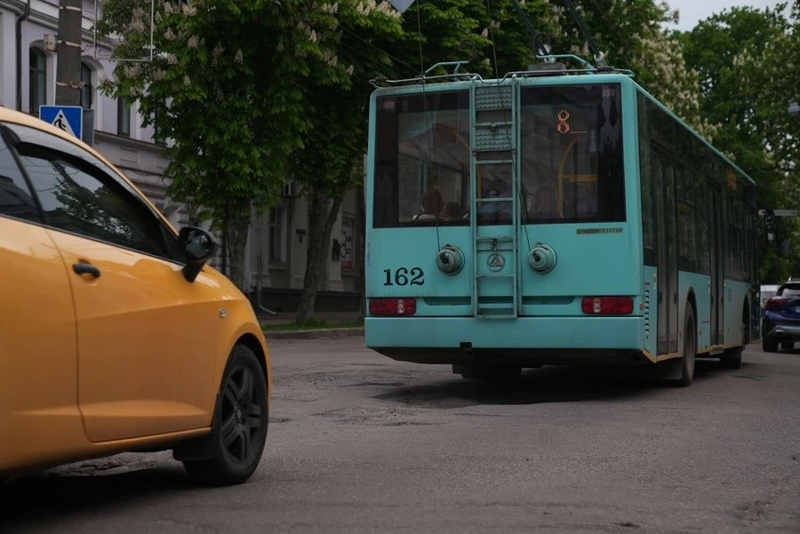 Сумські автобуси та тролейбуси змінюють рух: як об’їжджатимуть ремонт на Петропавлівській