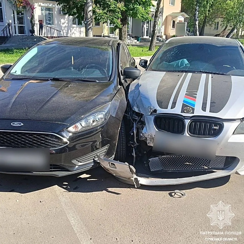 Госпіталізацією двох жінок закінчилося потрійне зіткнення через швидкість у Сумах