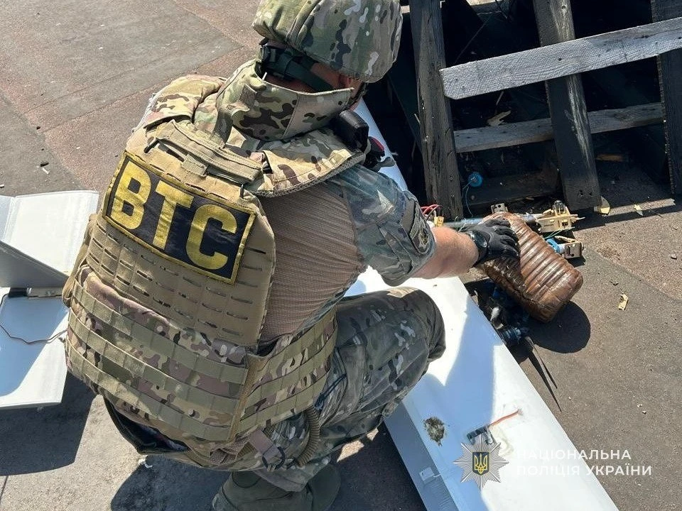 Бойова частина дрона на даху: на Сумщині знешкодили небезпечний ворожий БПЛА