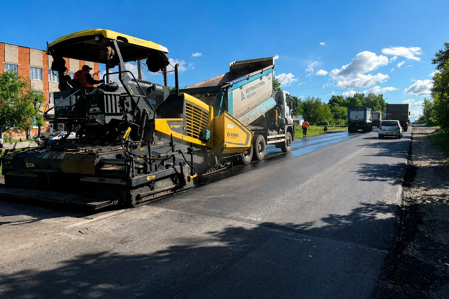 Ремонт автошляхів на Сумщині: дорожники за тиждень відновили тисячі квадратних метрів покриття