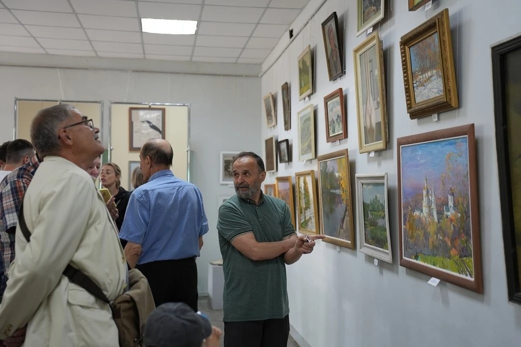 Мистецький погляд із приватних колекцій: у Сумах відкрили незвичну експозицію