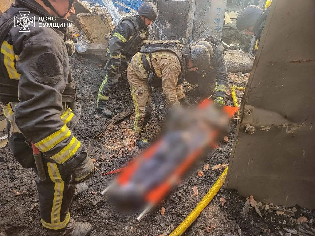 Російські війська зруйнували локомотивне депо на Сумщині: серед працівників є жертви
